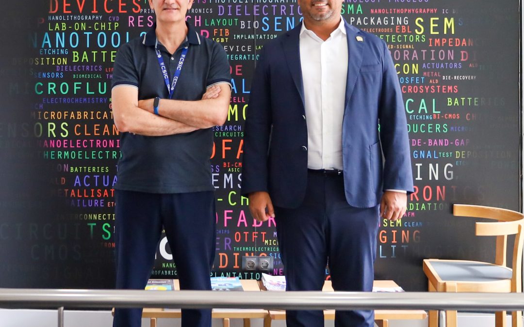 El Cónsul General de la República Dominicana en Barcelona, Antonio Gómez, visita el Instituto de Microelectrónica de Barcelona (IMB-CNM)