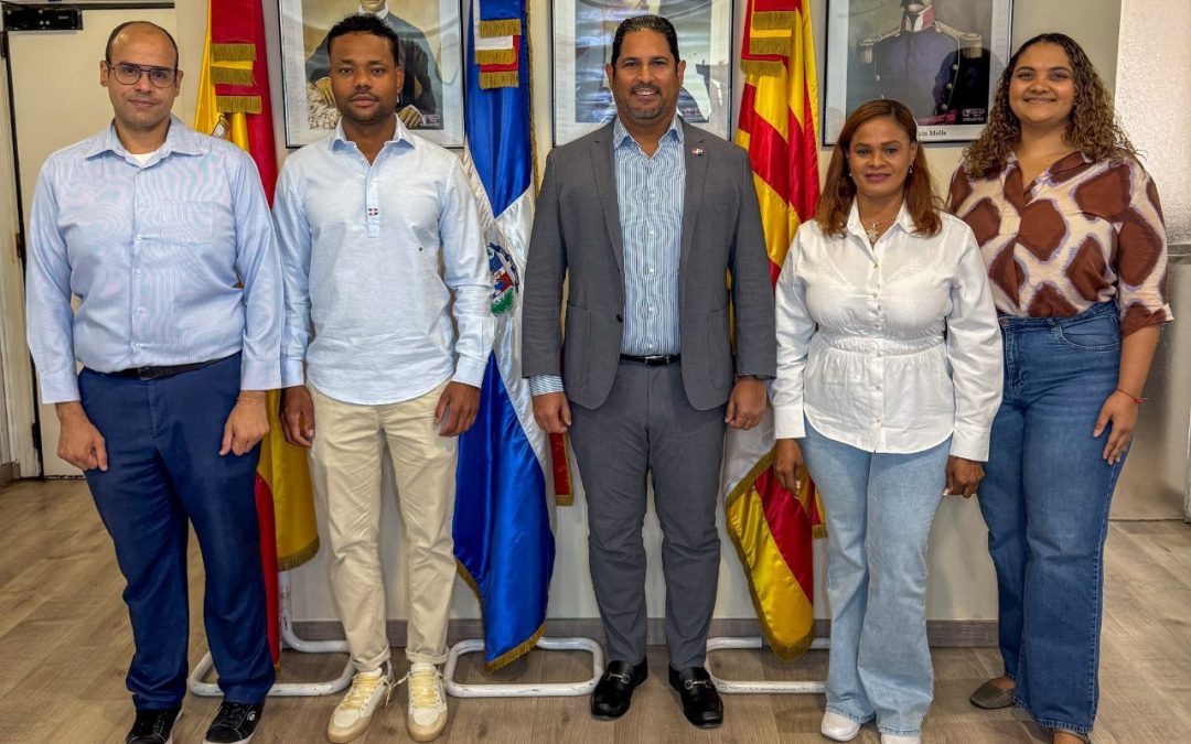 El Consulado de la República Dominicana en Barcelona recibe la visita de cortesía del chef dominicano Reynol Osorio Mojica, reconocido como Mejor Cocinero de Aragón 2025