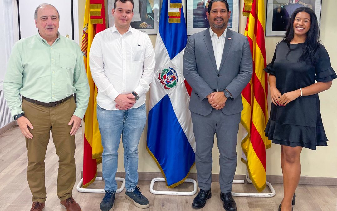 El Consulado General de la República Dominicana en Barcelona recibe a joven emprendedor interesado en invertir en el país