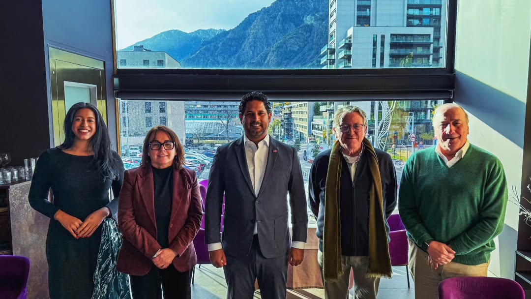 El cónsul general Antonio Gómez fortalece la presencia dominicana en Andorra mediante reunión estratégica