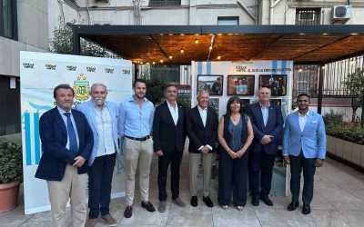El Consulado Dominicano en Barcelona participa en la inauguración de la exposición «Fútbol + Arte»
